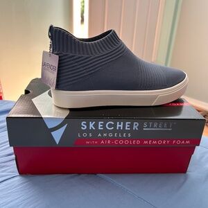 New Skechers like socks blue size 8